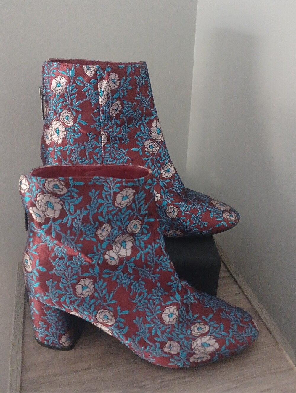 Gianni Bini Brocade Floral Boots Sz 8.5